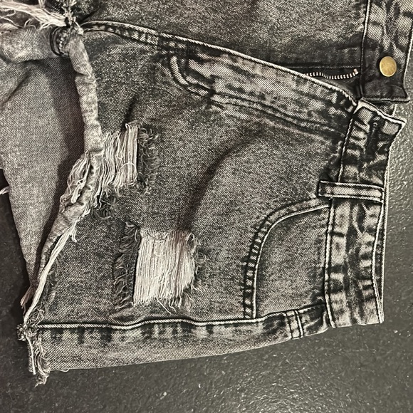 Dark grey denim shorts ! - Picture 2 of 5